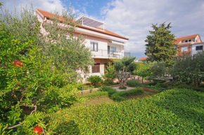 Apartments with a parking space Pirovac, Sibenik - 23285